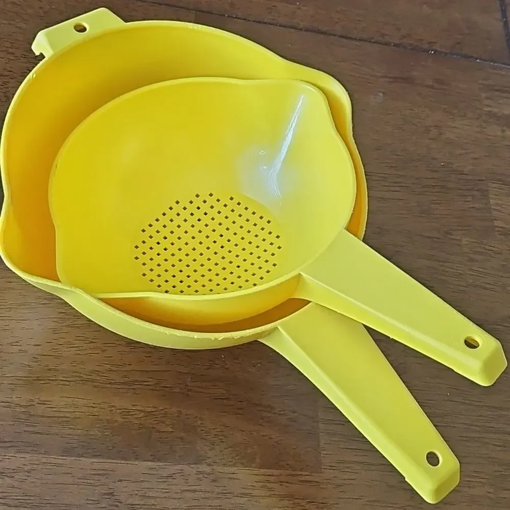 Vintage Tupperware #1523 & #1200 Yellow 1 & 2 Quart Colander Strainer Set